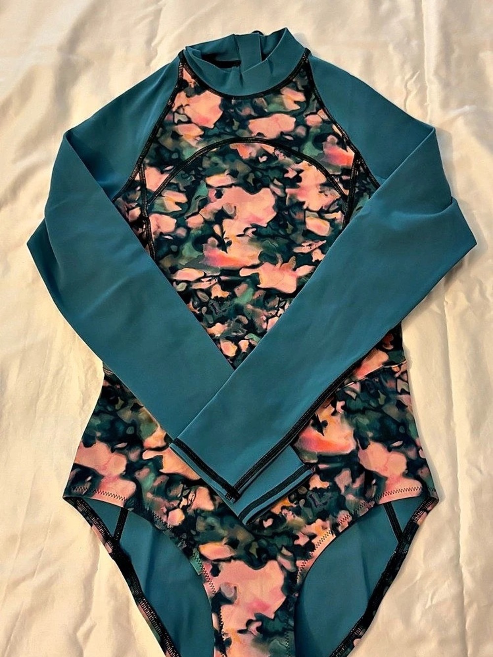 Lululemon spring suit long sleeve size 4